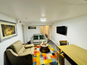1 Luxe Bed Apt GView Derby City